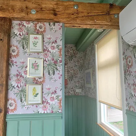 Bed & Breakfast De Rooie Hooimijt